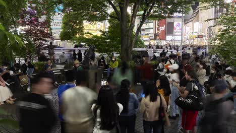Zeitraffer-Der-Hachiko-Hundestatue-An-Der-Shibuya-Kreuzung,-Tokio,-Japan