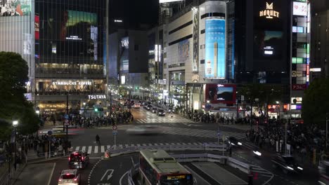 Tokio,-Shibuya,-Scramble-Square,-Fußgängerüberweg,-Nacht,-Zeitraffer,-Japan