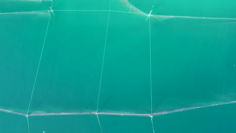 Netzfischerei-In-Der-Ägäis:-Luftaufnahme-Einer-Traditionellen-Falle-Im-Tiefblauen-Wasser-Von-Thessaloniki-In-Griechenland