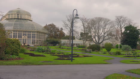 Pan-shot-of-the-Botanic-Gardens-on-a-cloudy-winter-day-in-Dublin,-Ireland
