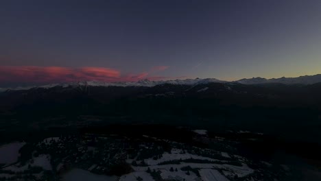 Crepúsculo-De-Las-Montañas-Alrededor-De-La-Estación-De-Esquí-De-Crans-Montana,-Alpes-Suizos,-Suiza