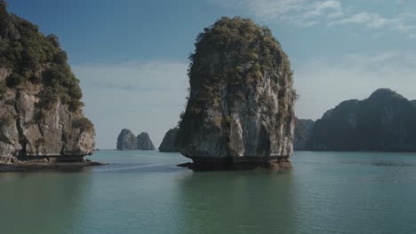 Impresionante-Vista-Aérea-De-La-Bahía-De-Lan-Ha-En-Vietnam.