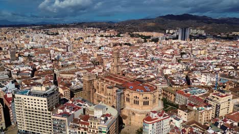 Kathedrale-Von-Malaga,-Wahrzeichen-Der-Altstadt,-Spanische-Stadt,-Historische-Gebäude,-Luftaufnahmen-Von-Drohnen