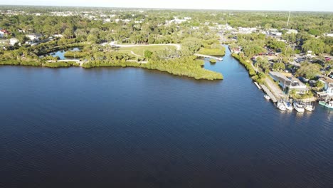 Waterrfront-Park,-Port-Richey,-Florida,-Cerca-Del-Pantano-De-Miller