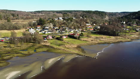 Pueblo-Costero-De-Bohuslan-En-Saltkallan,-Munkedal,-Suecia,-Antena