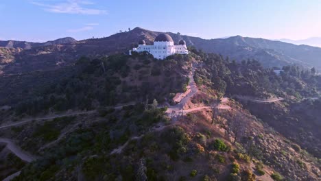 Observatorio-Griffith-Descenso-De-Drones-Debajo-De-La-Montaña---Rutas-De-Senderismo