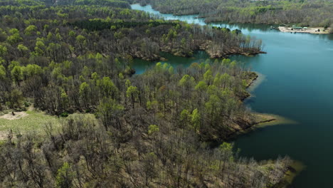 Aerial-Reveal-Glen-Springs-Lake-And-Nature-Surroundings-In-Tennessee,-United-States
