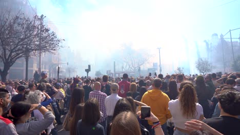 Hunderte-Von-Menschen-Versammelten-Sich-Auf-Dem-Rathausplatz-In-Valencia-Zu-Den-Fallas-2024