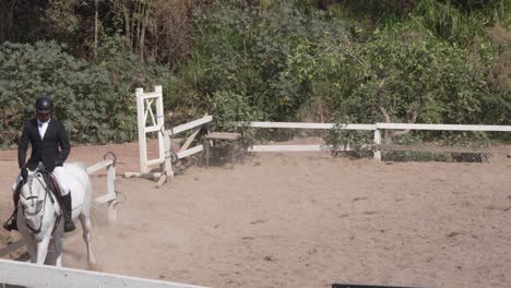 Two-people-riding-white-horses-practice-horsemanship-in-equestrian-competition