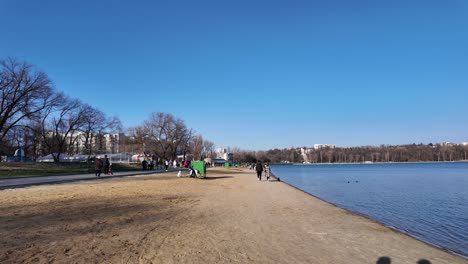 Künstlicher-Strand-Und-See-Valea-Morilor-In-Chisinau,-Republik-Moldau,-Wintertag