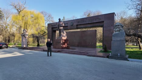 Statue-Von-Wladimir-Iljitsch-Lenin,-Dem-Gründer-Der-Ehemaligen-Sowjetunion,-In-Chisinau,-Moldawien