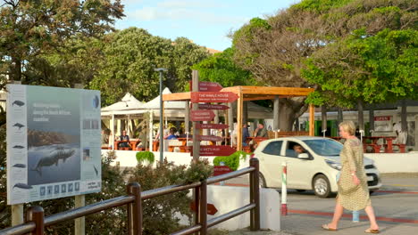 Street-activity-in-front-of-restaurant-of-seaside-resort-Hermanus
