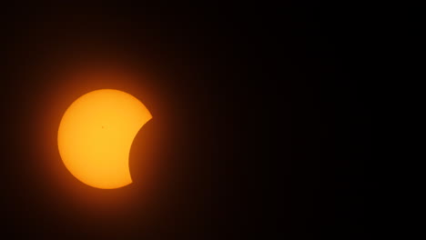 Fase-De-Eclipse-Parcial-Del-Eclipse-Solar-Total-Del-8-De-Abril-De-2024-En-El-Centro-De-Texas.