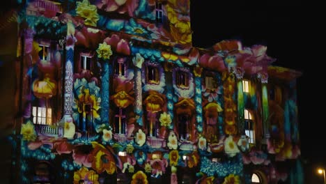 Proyección-Floral-En-El-Teatro-Nacional-Croata,-Festival-De-Las-Luces-En-Zagreb