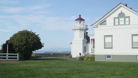 Wide-view-of-a-lighthouse-looking-out-over-the-Puget-Sound