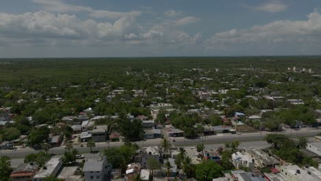 Pueblo-Y-Playa-De-Guayacanes,-San-Pedro-De-Macoris-En-República-Dominicana