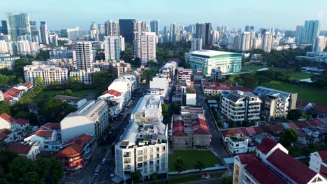 Paisaje-Aéreo-De-Drones-De-La-Ciudad-Cbd-Horizonte-Con-Viviendas-Residenciales-Tiendas-Comerciales-Edificios-Torres-De-La-Ciudad-Arquitectura-Urbana-Parque-Farrer-Singapur-Asia