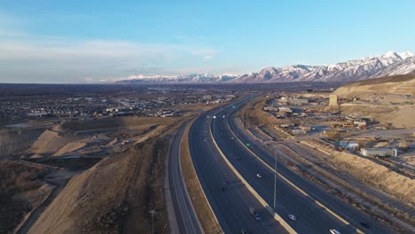 Aufnahme-Der-Utah-Valley-Landschaft-über-Der-Interstate-15-In-Draper