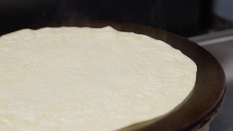 Crepe-cooking-side-view-in-slow-motion