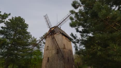 Wooden-Mill-in-the-Cow-Island-Nature-Reserve,-Kazimierz-Dolny,-Poland
