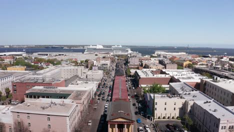Aerial-descending-close-up-shot-of-the-historic-City-Market-in-Charleston,-South-Carolina