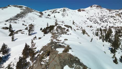 Luftaufnahme-Der-Felswände-Entlang-Der-Wildnis-Des-Carson-Mountain-Pass,-Kalifornien