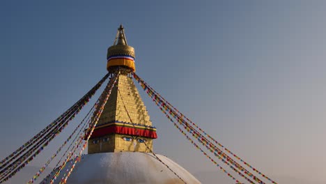 Mittlere-Aufnahme-Des-Zentralen-Stupa,-Boudhanath-Tempel,-Kathmandu,-Nepal