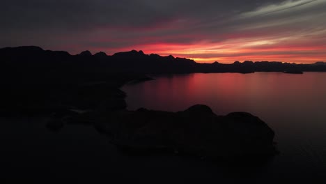 Sonnenuntergang-Silhouetten-Auf-Der-Halbinsel-Baja-California,-Baja-California,-Mexiko