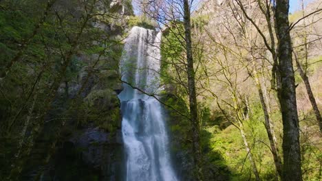 Seimeira-de-Vilagocende-Waterfall-In-The-Porteliña-River-In-Vilagocende,-A-Fonsagrada,-Lugo,-Spain