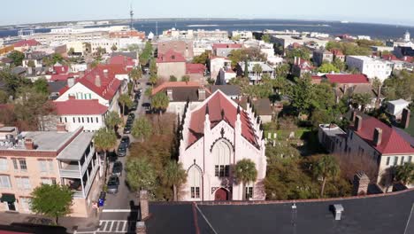 Low-push-in-aerial-shot-of-the-ornate-French-Huguenot-Church-in-Charleston,-South-Carolina