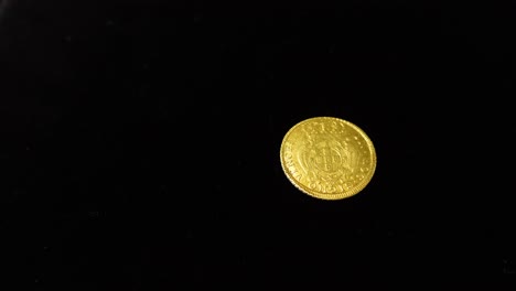 Moneda-De-Oro-En-Fondo-Negro-03