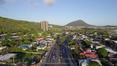drone-footage-traveling-down-highway-H1-in-Honolulu-Hawaii-on-the-island-of-Oahu-on-a-sunny-day