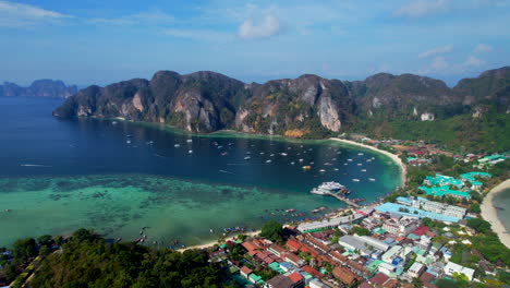 Tonsai-pier-town-in-Koh-Phi-Phi-island