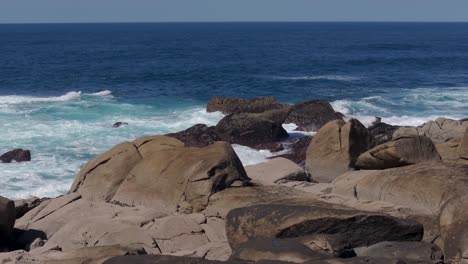 Sea-Waves-Hitting-Large-Rocks-On-The-Coastal-Town-Of-Muxía,-Spain