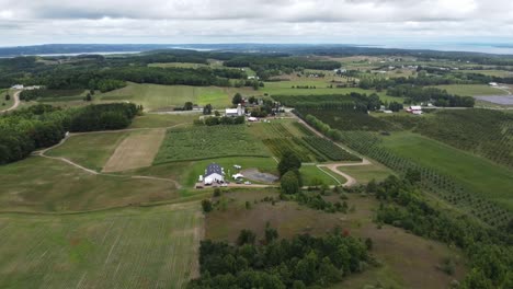 Aerial-shot-of-wedding-venue-in-the-summer
