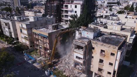 Tractor-Demolishing-Buildings-In-The-City-Of-Tel-Aviv,-Israel