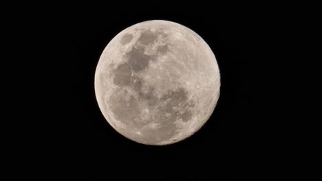 Big-round-moon-with-monochrome-color_tele-zoom