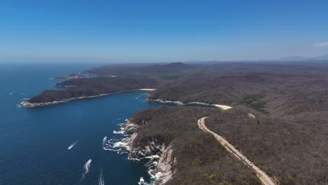 Schwebend-über-Dem-Nationalpark-Bahias-De-Huatulco-In-Oaxaca,-Mexiko