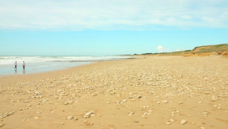 Profile-view-of-a-beach-in-Ile-de-Ré,-France-on-a-sunny-day
