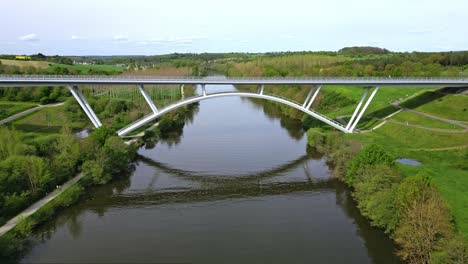 Viadukt-über-Den-Fluss-Mayenne-In-Der-Landschaft-Von-Chateau-Gontier,-Frankreich