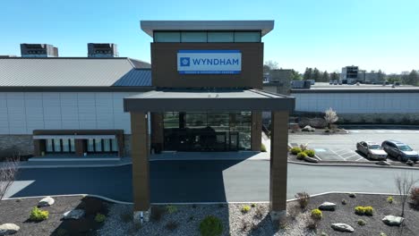 Luftaufnahme-Des-Wyndham-Lancaster-Resort-And-Convention-Center-In-Lancaster,-USA