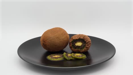 Rotting-kiwifruit-timelapse.-35-days-in-21-seconds