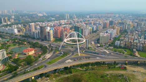 Vista-Aérea-De-La-Puerta-Biswa-Bangla-O-La-Puerta-De-Kolkata-En-La-Arteria-Principal