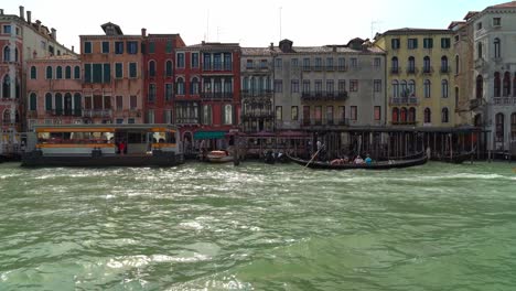 Seeverkehr-Im-Canale-Grande-In-Venedig