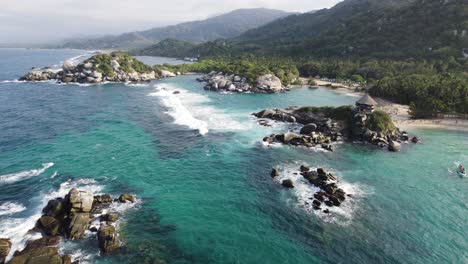 Cabo-San-Juan-Im-Tayrona-Park,-Kolumbien:-Unberührte-Küste-Aus-Der-Luft