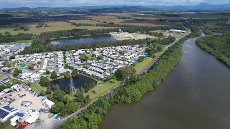 Río-Tweed-Y-Suburbio-De-Terranora-En-Nueva-Gales-Del-Sur,-Australia---Toma-Aérea-De-Drones