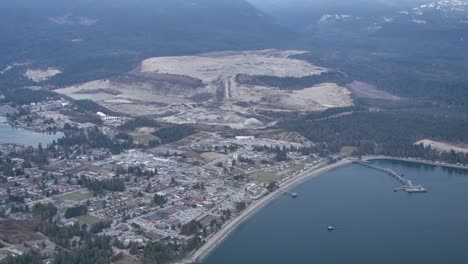 Luftaufnahme-Der-Gemeinde-Sechelt-Und-Des-Steinbruchs-In-British-Columbia