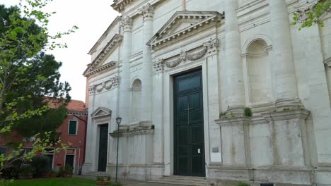 Vorderfassade-Der-Basilika-San-Pietro-Di-Castello-In-Venedig