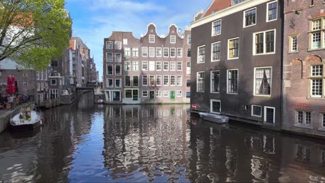 Calm-canal-in-Amsterdam,-the-Netherlands