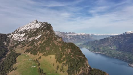 Schneebedeckter-Gipfel-Am-Walensee,-Schweiz---Luftpanorama